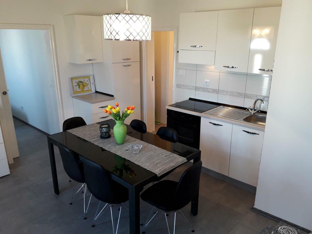 Apartmani Tajana Sukošan Exterior foto