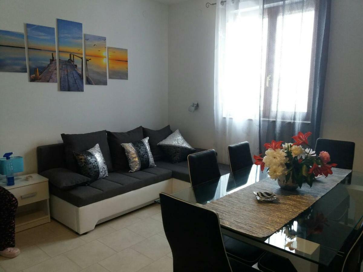 Apartmani Tajana Sukošan Exterior foto